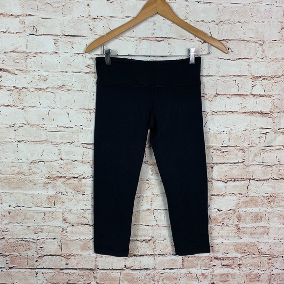 Lululemon Black Wunder Under Crop - Picture 6 of 7